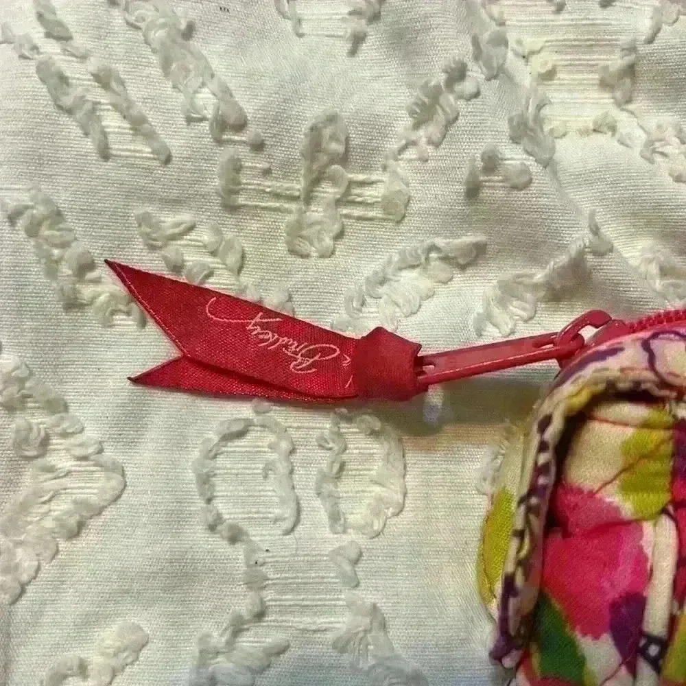 Vera Bradley purse with adjustable shoulder strap - Picture 3 of 8